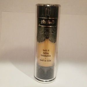 Kat Von D lock it tattoo foundation shade medium 5
